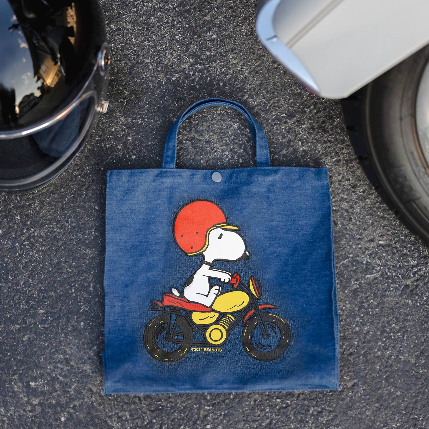 PEANUTS® - SNOOPY EASY RIDER VINTAGE-STYLE MARKET TOTE