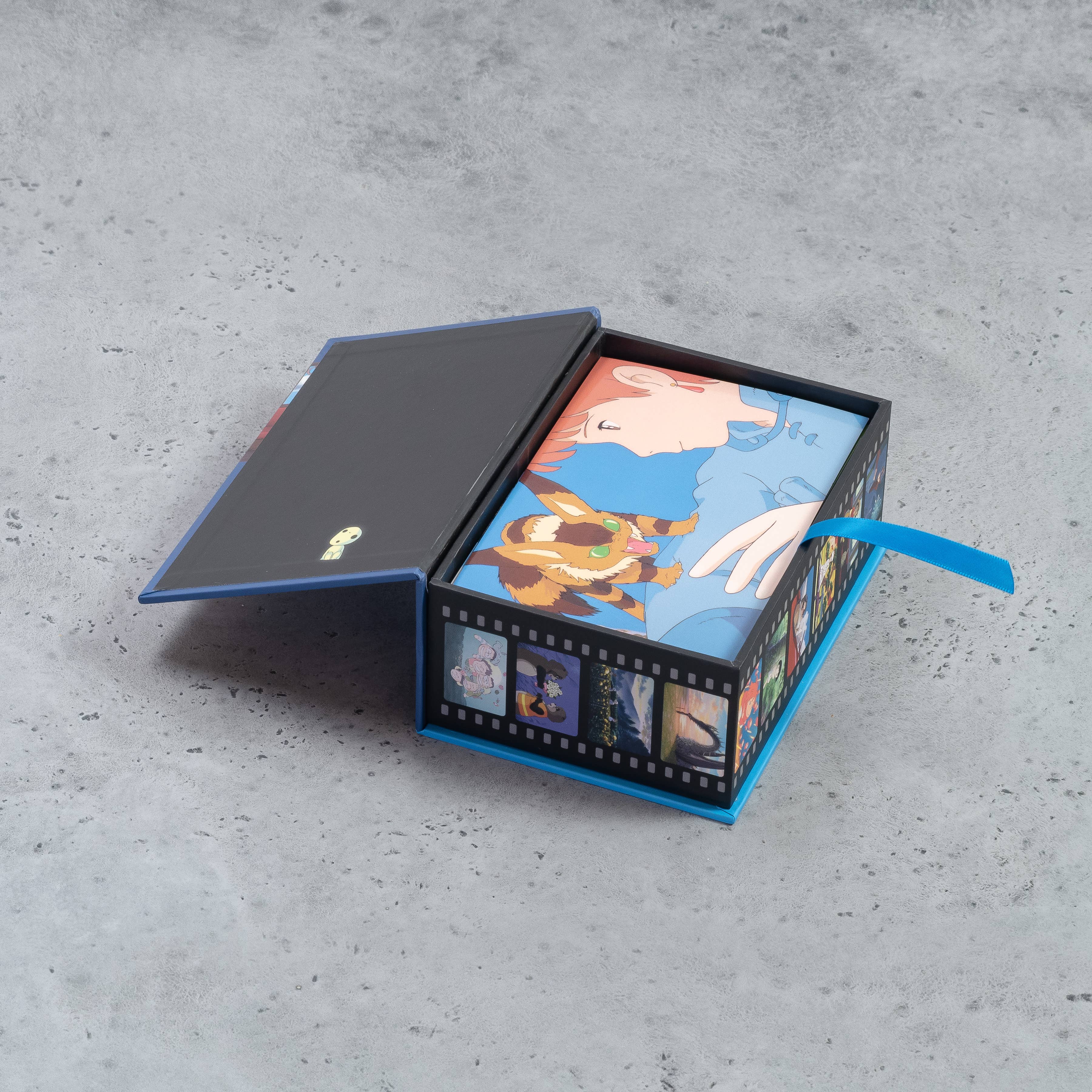 STUDIO GHIBLI: 100 COLLECTIBLE POSTCARDS